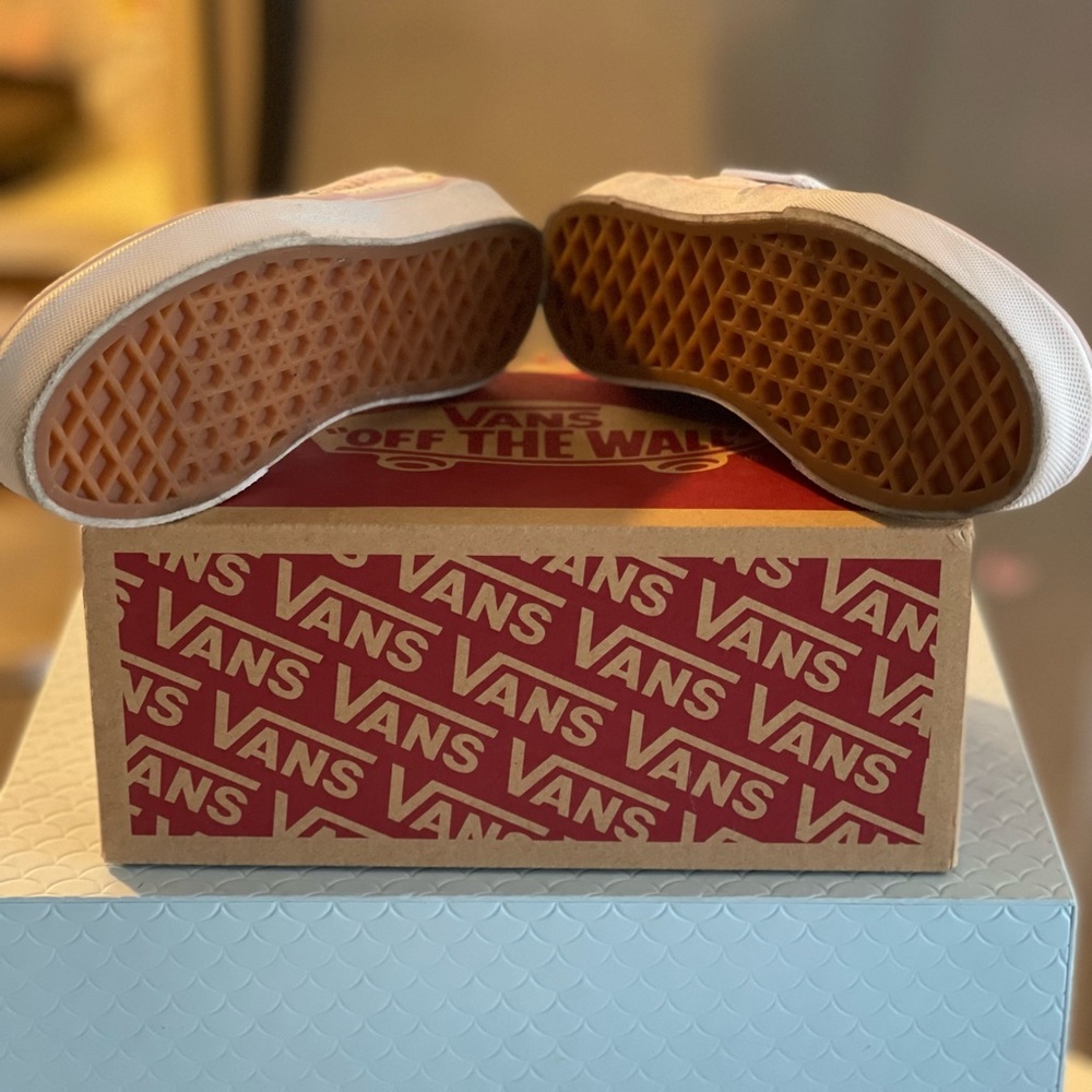 Blue and pink suede Vans girls size 11 like new. Have original box - Picture 5 of 7